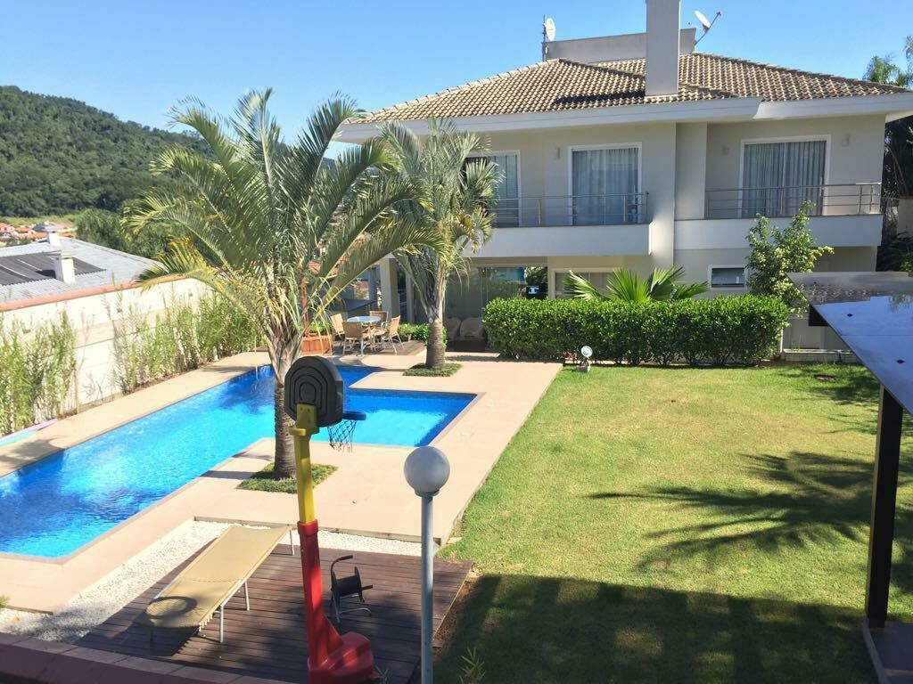 Imagem do Casa com piscina em condomínio Residencial  Fechado no bairro Jaraguá Esquerdo